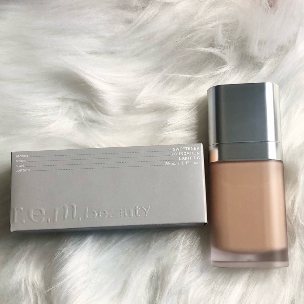 Sweetener Foundation - Light 7C (Warm Beige)